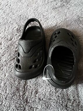 Children's Black Slip-On Sandals with Vent Holes and Back Strap